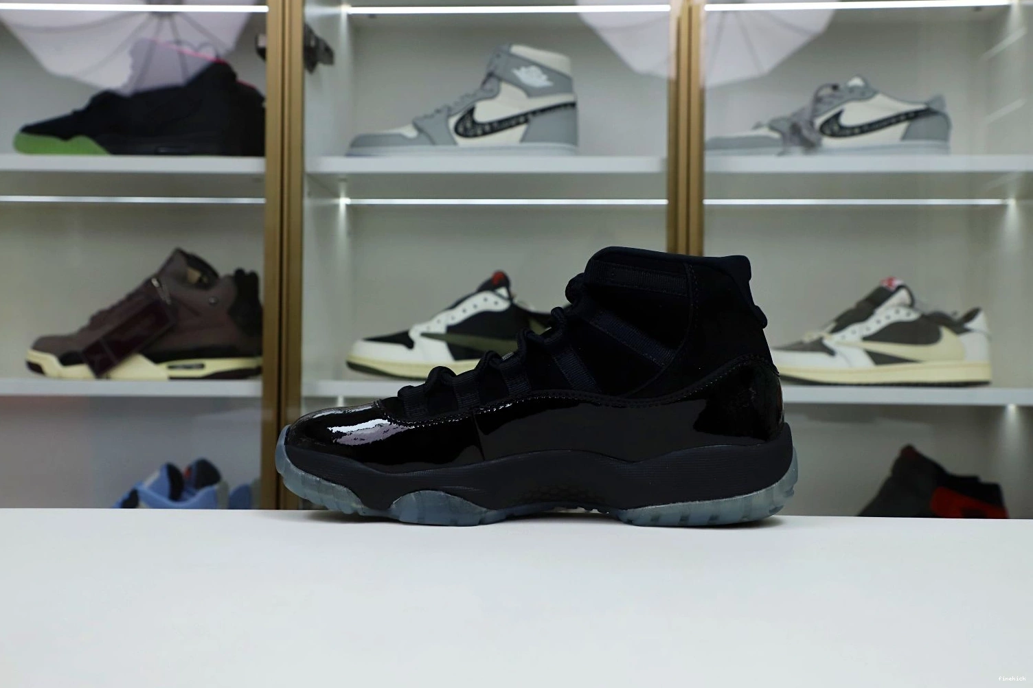 'CAP 11 AND GOWN' AIR RETRO JORDAN 1003